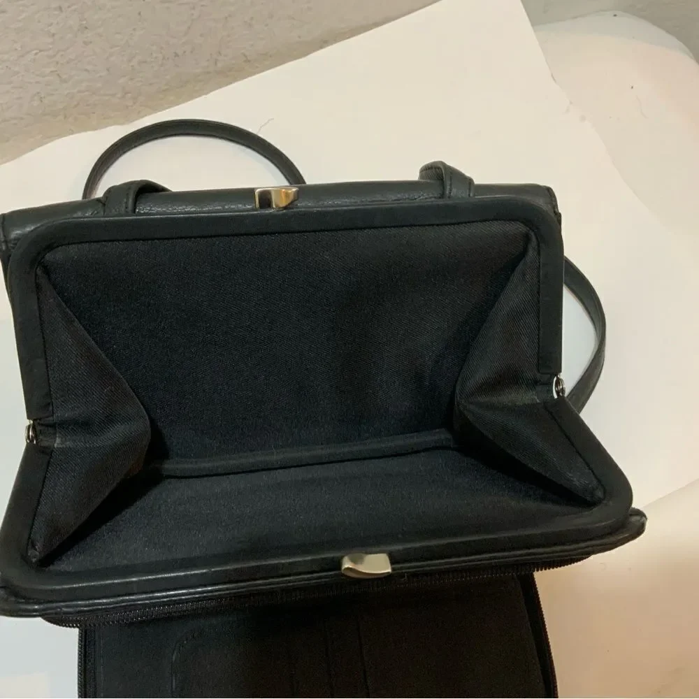 FOSSIL Black Leather CROSSBODY Kiss Lock Snap  Zip ORGANIZER HANDBAG 8x6x2 in